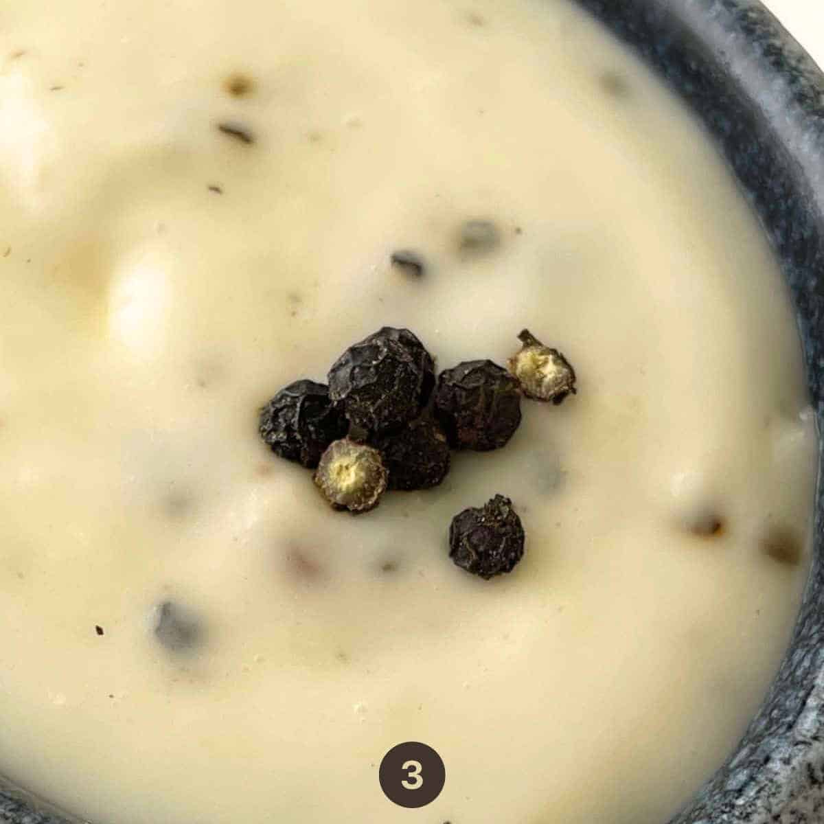 zoom in image of Black-pepper-aioli