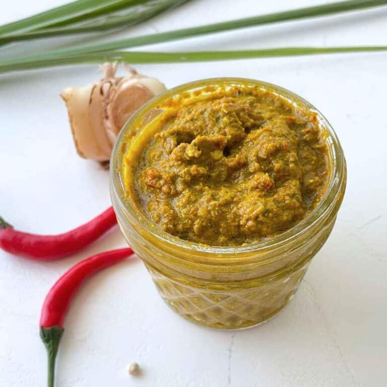 Featured Image of Yellow Curry Paste